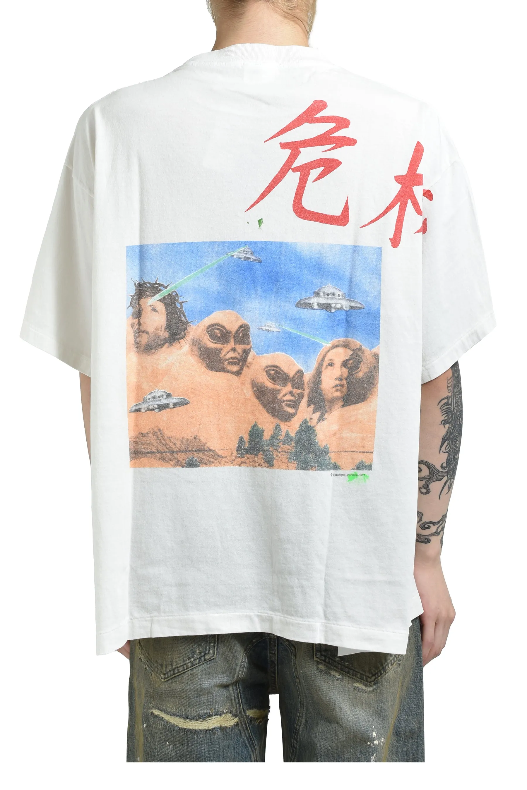 SAINT Mxxxxxx × Sean Wotherspoon SW_SS TEE/KIKI/WHT Alien Crisis/Alien President Mountain TEE Off-White S-XL Super Handsome Co-branded Alien Print Design Correct Version Customized SW Co-branded Accessories Cylindrical Seamless High Weight Fabric Enzyme Heavy Wash Water Distress Handmade Garment Graffiti Splashing Ink